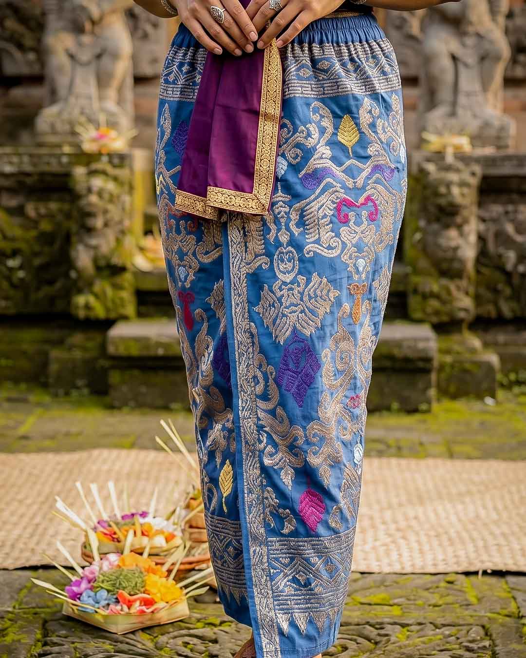 Kamen Wanita Endek Biru Jadi